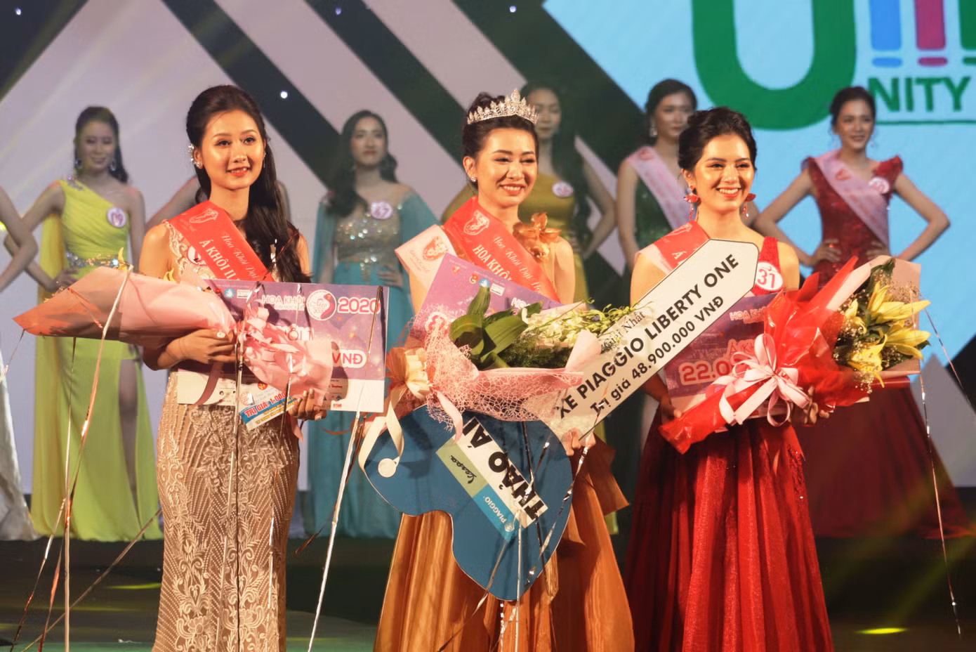 Hoa khôi Đại học Huế 2020: Gọi tên nữ sinh trường Đại học Ngoại ngữ ảnh 22