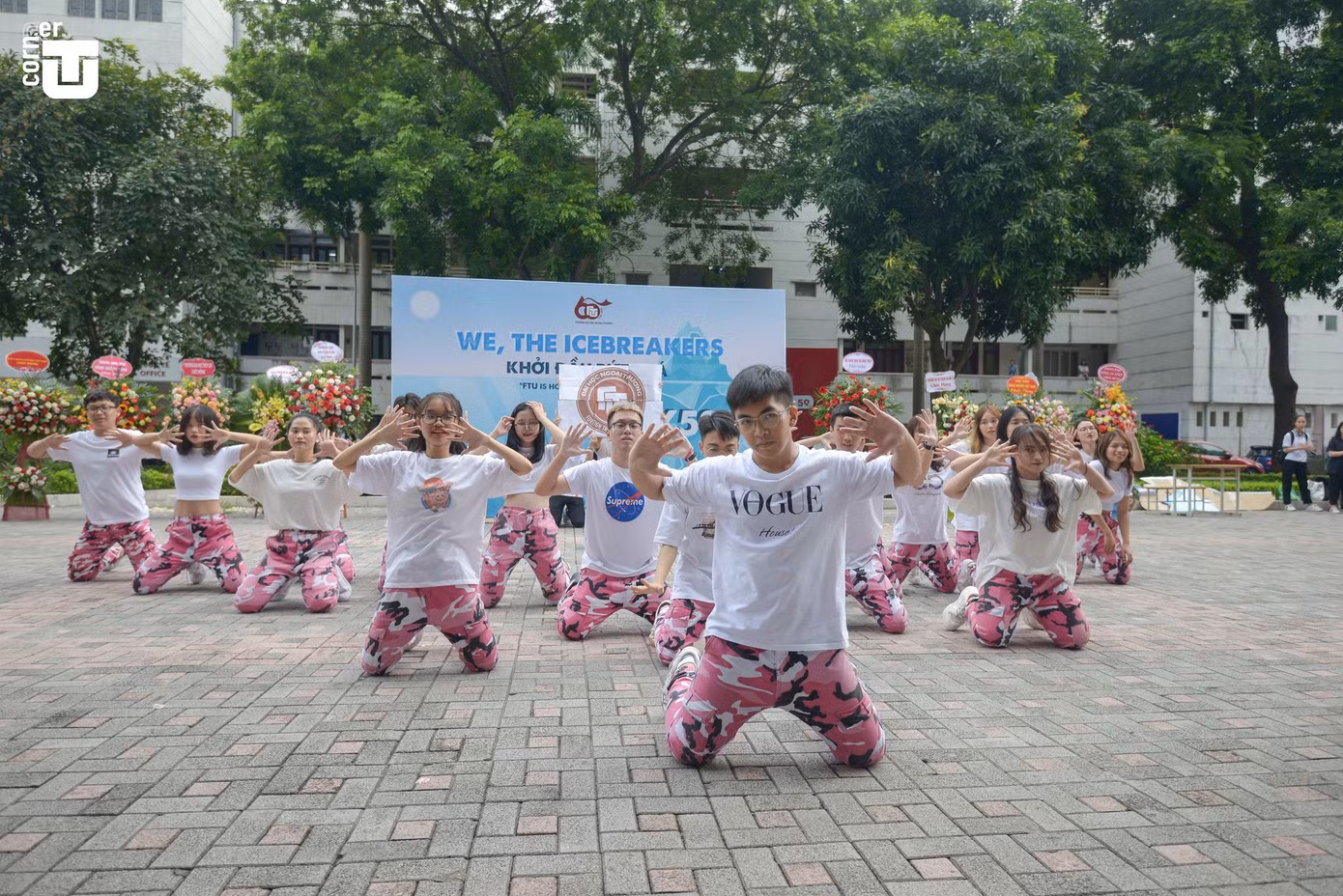 Thầy cô trường Đại học Ngoại thương “phá tan băng” cùng tân sinh viên ảnh 11