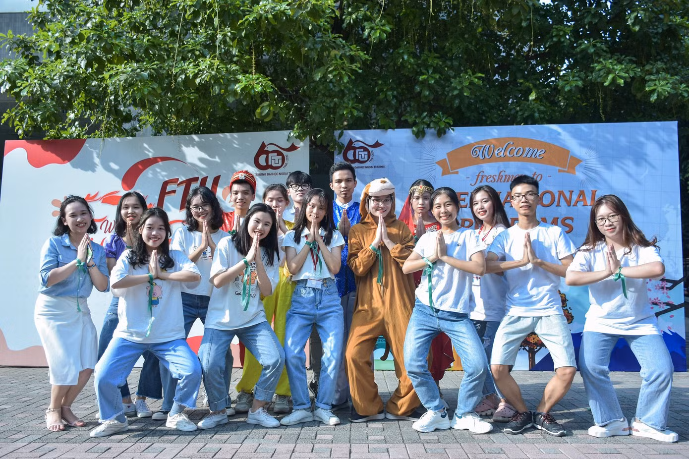Thầy cô trường Đại học Ngoại thương “phá tan băng” cùng tân sinh viên ảnh 14