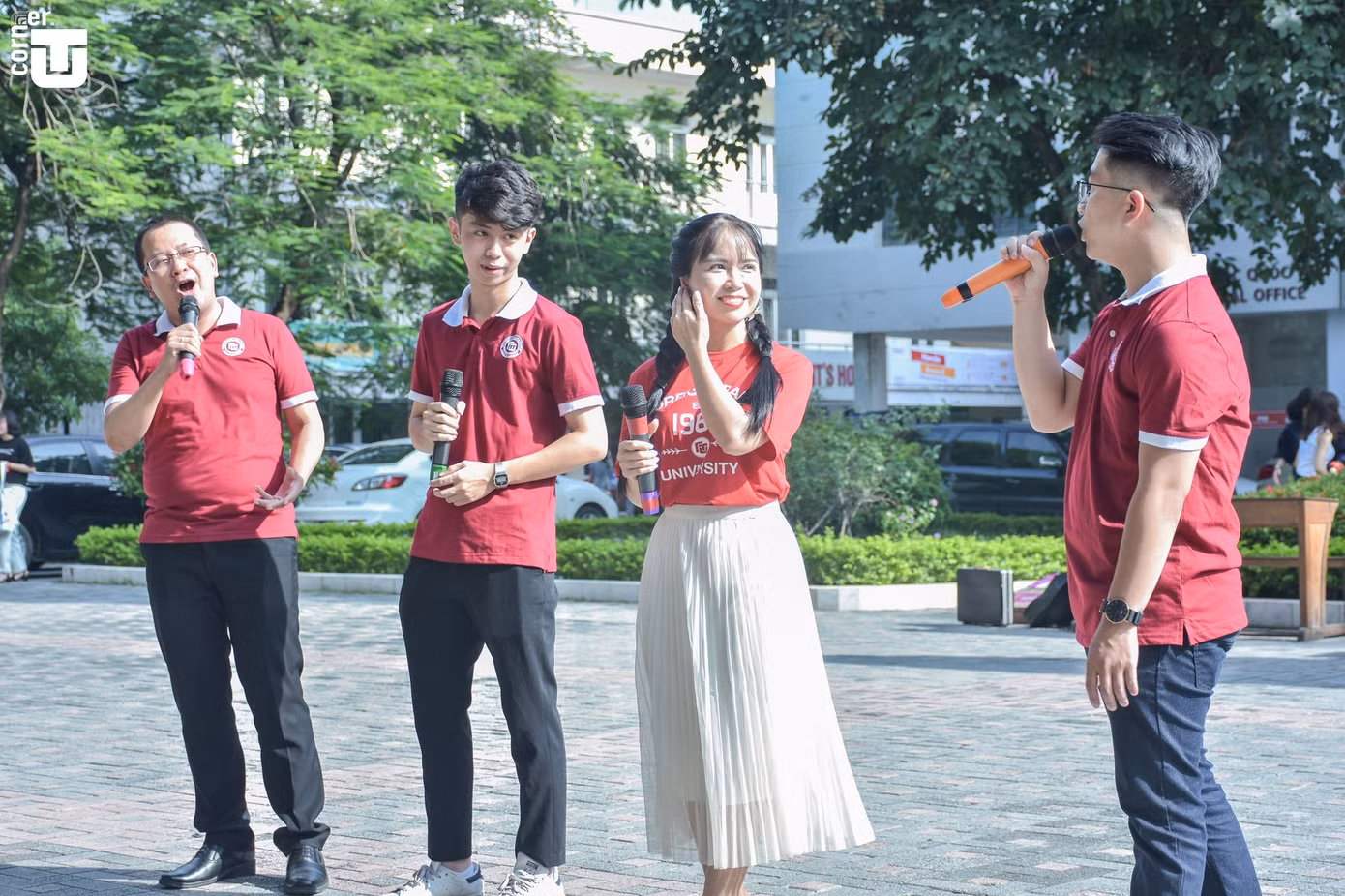 Thầy cô trường Đại học Ngoại thương “phá tan băng” cùng tân sinh viên ảnh 12