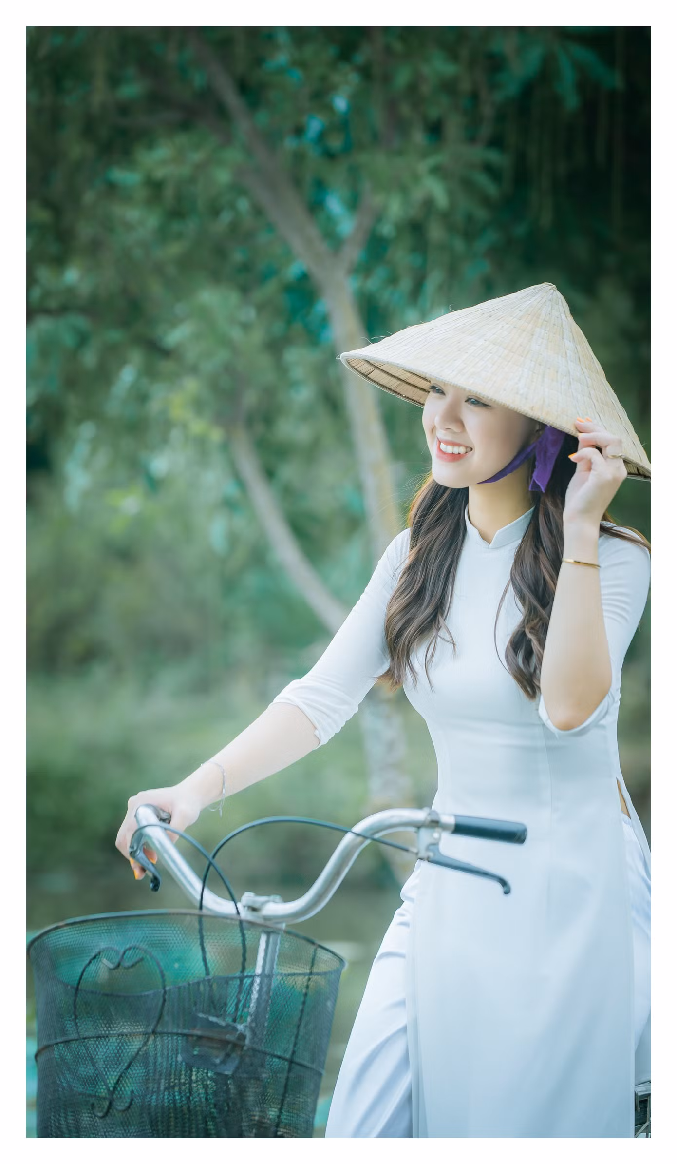 Cô sinh viên khoa Luật đam mê dẫn chương trình ảnh 9