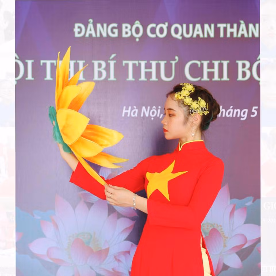 Tân cử nhân trẻ tuổi nhất trường ĐH Kinh tế Quốc dân là Đảng viên, sinh viên xuất sắc ảnh 10