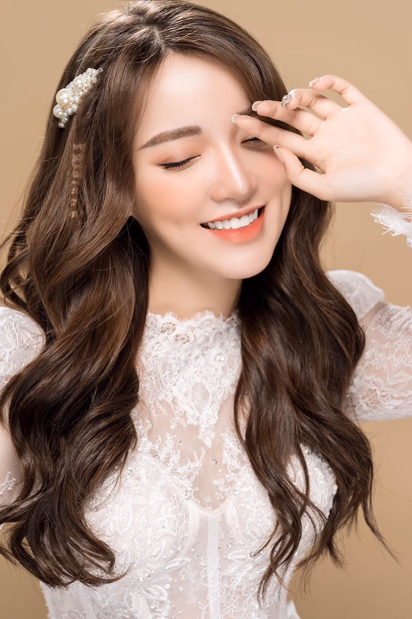 Cô mẫu ảnh 9X “gây thương nhớ” với vẻ đẹp trong veo như sương mai ảnh 6