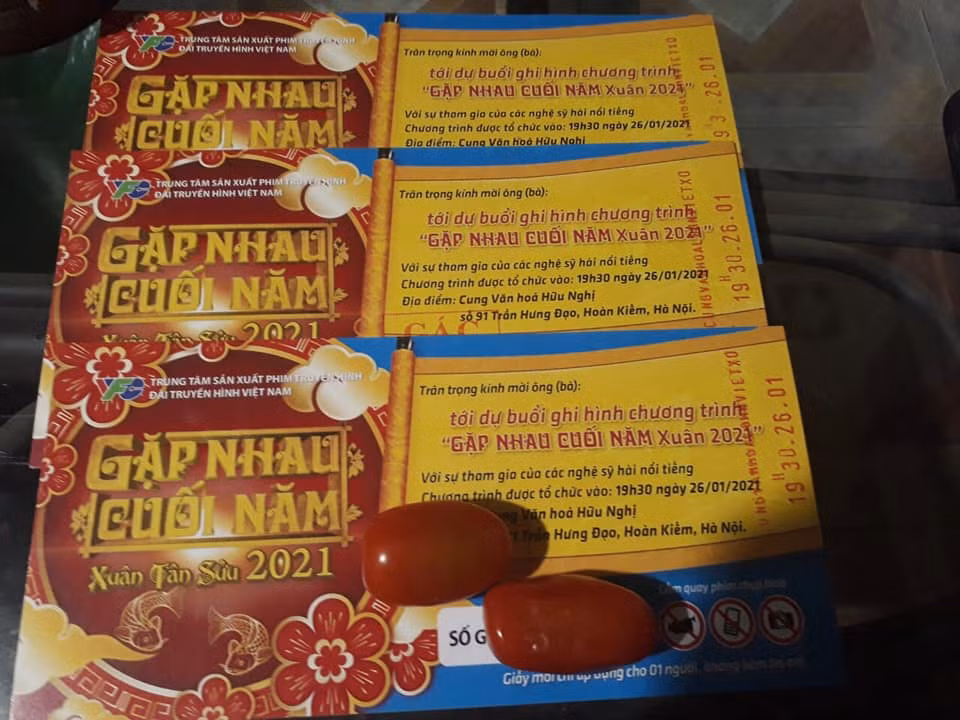 Dân mạng thi nhau săn lùng vé xem Táo Quân dù giá gần 10 triệu đồng/cặp ảnh 2