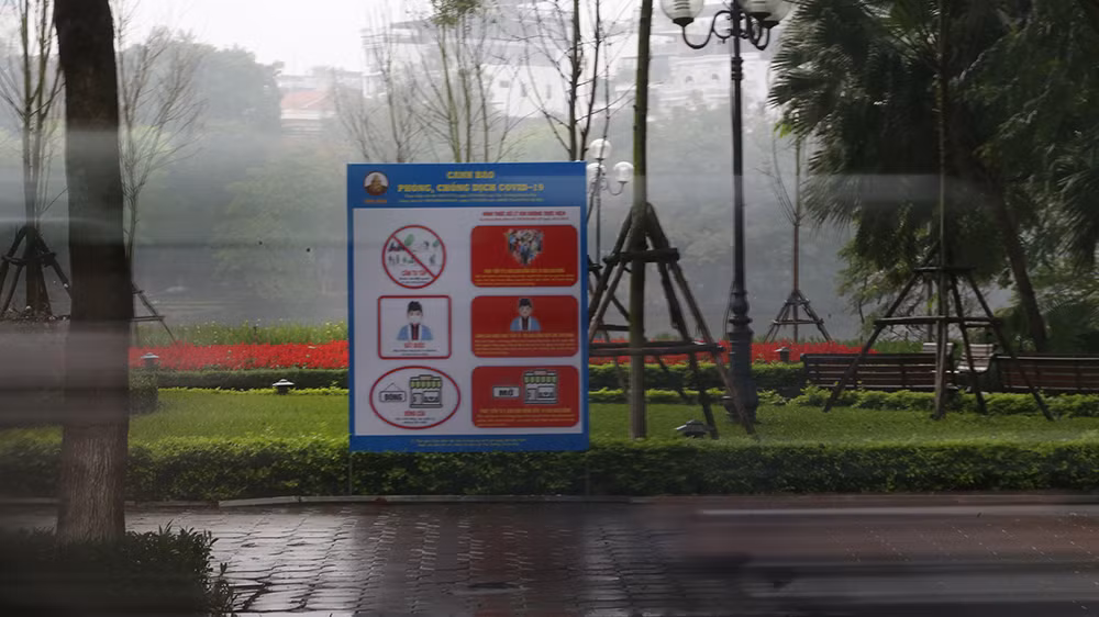 Ngày thứ 3 'cách ly toàn xã hội', hồ Hoàn Kiếm vắng bóng người tập thể dục ảnh 3