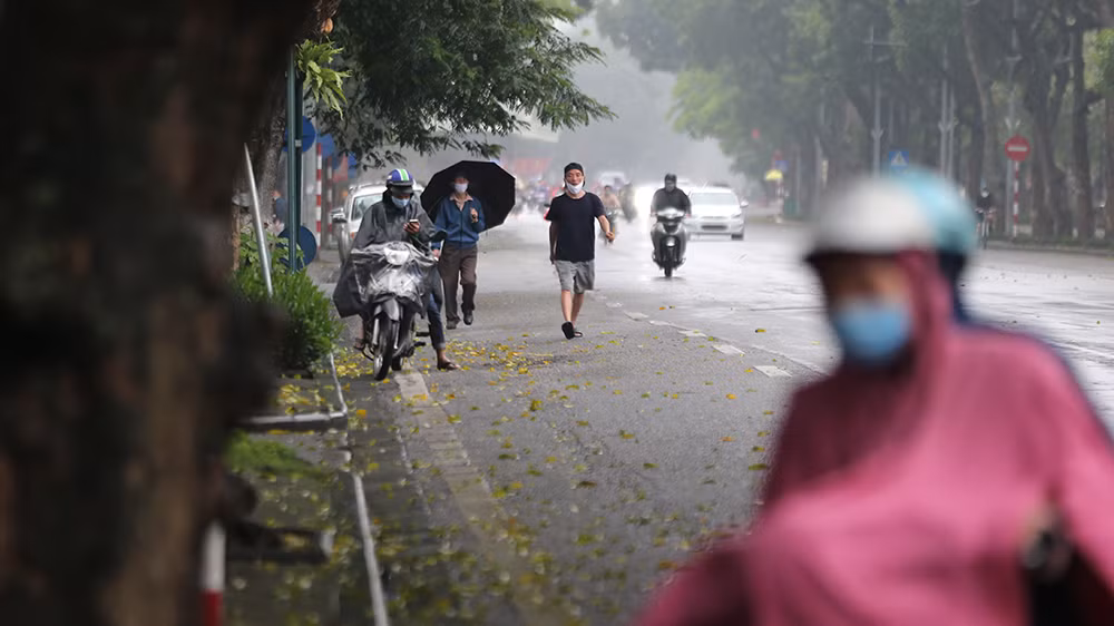 Ngày thứ 3 'cách ly toàn xã hội', hồ Hoàn Kiếm vắng bóng người tập thể dục ảnh 13