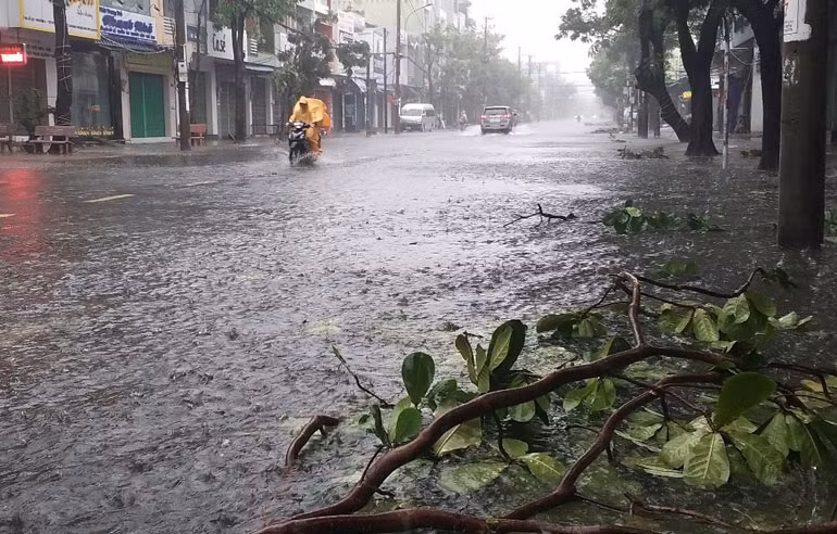Nhiều thuỷ điện ở Phú Yên xã lũ lớn, nguy cơ gây ngập lụt hạ du ảnh 1
