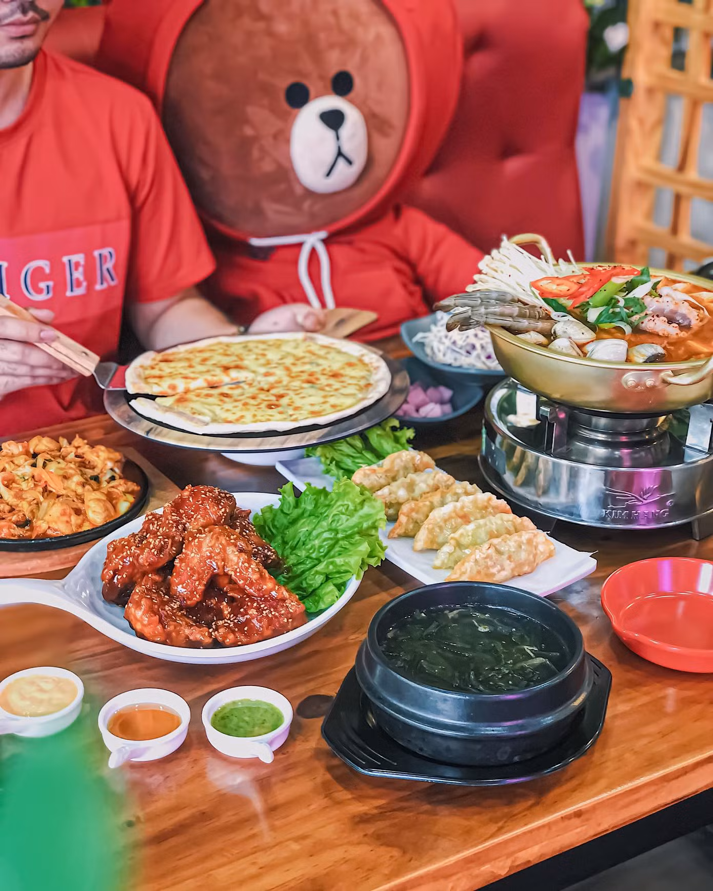 Hẹn hò Sài Gòn: Thực đơn ngập phô mai thơm béo hay gạo lứt "healthy"? ảnh 1