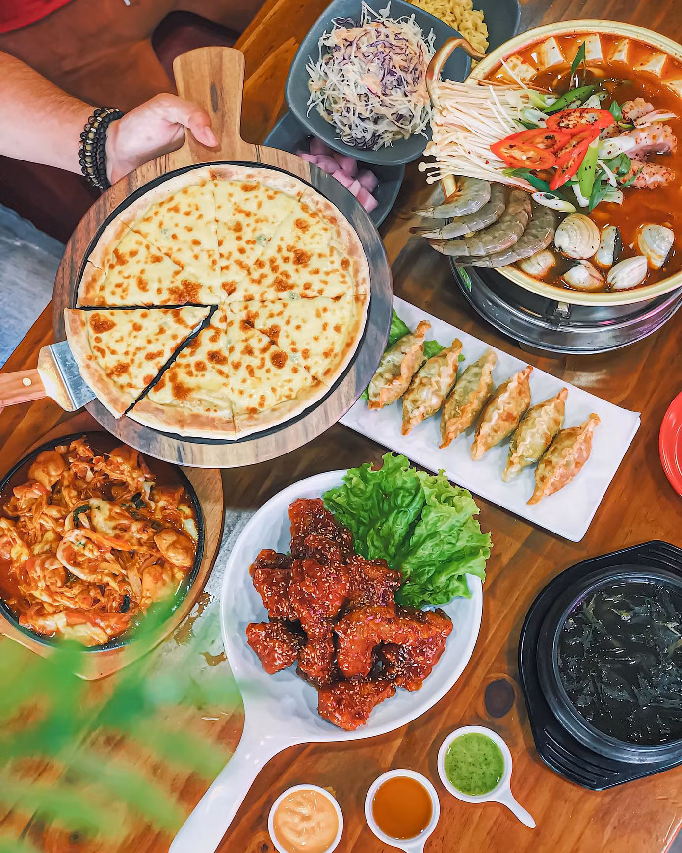 Hẹn hò Sài Gòn: Thực đơn ngập phô mai thơm béo hay gạo lứt "healthy"? ảnh 3
