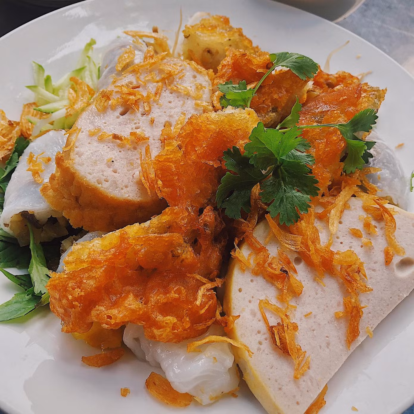Thực đơn ăn sáng, ăn xế phủ phê: Bánh ướt, bánh cuốn ngon-bổ-rẻ và bún riêu đầy ắp topping ảnh 1