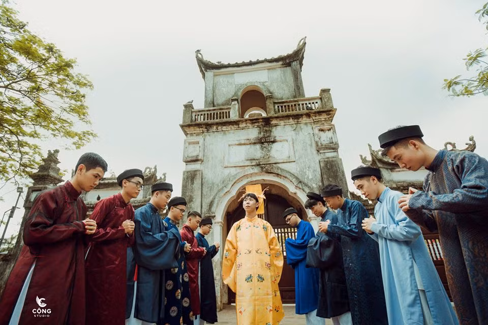 Trầm trồ trước vẻ đẹp của cổ phục Việt Nam trong bộ ảnh kỷ yếu của teen 12 Nam Định ảnh 2