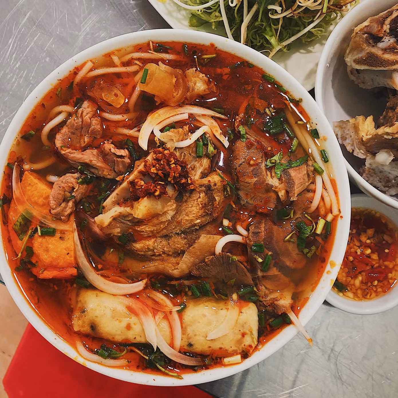 TP.HCM: Lẩu bò ấm bụng ngày mưa hay bún bò vị ngon trên từng cây số? ảnh 7