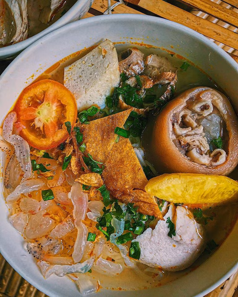 Giờ ăn đến rồi: Bún cá Nha Trang loại đặc biệt hay Tokbokki thơm ngon vô đối? ảnh 2