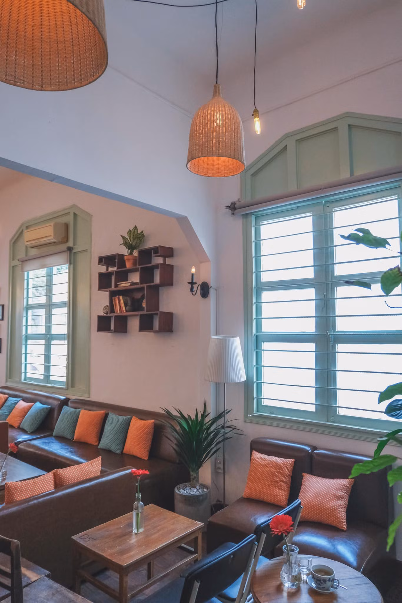 Ngược dòng thời gian quay trở về những tiệm cà phê mang phong cách Sài Gòn xưa ảnh 3