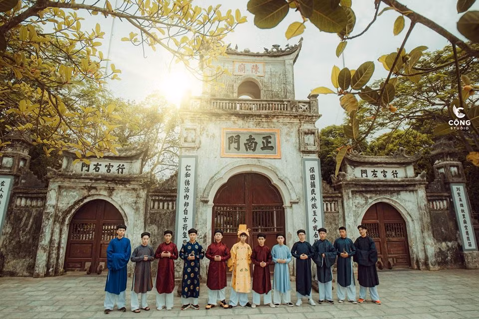 Trầm trồ trước vẻ đẹp của cổ phục Việt Nam trong bộ ảnh kỷ yếu của teen 12 Nam Định ảnh 6