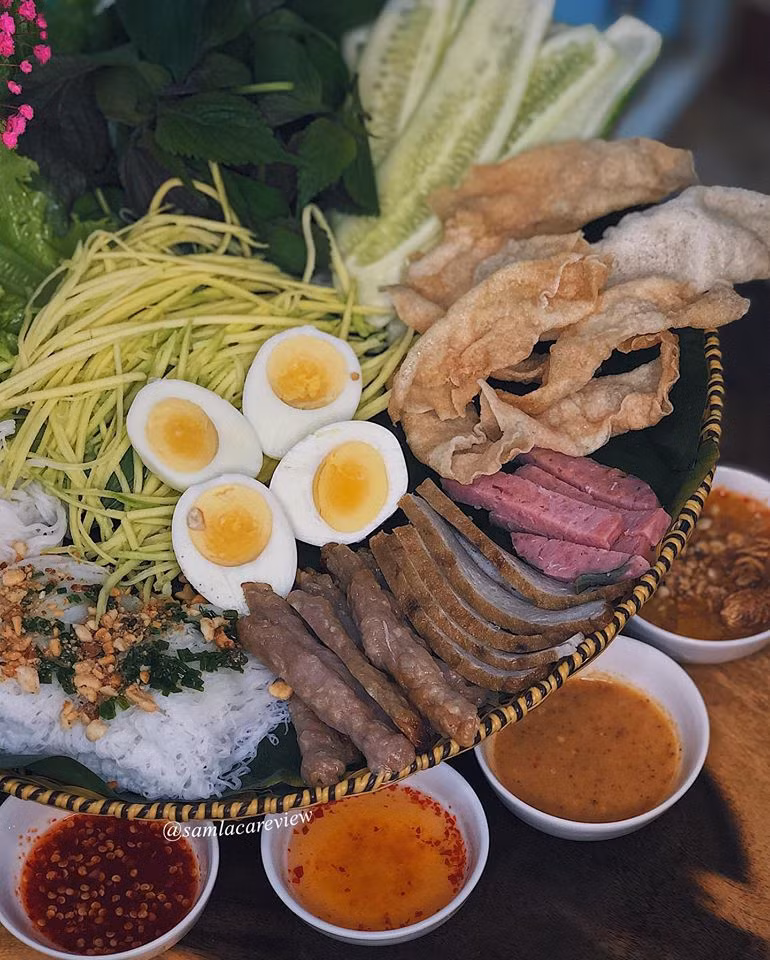 Bữa xế Sài Gòn: Hủ tiếu và mì vịt tiềm chay hay nem nướng Nha Trang chính hiệu? ảnh 9