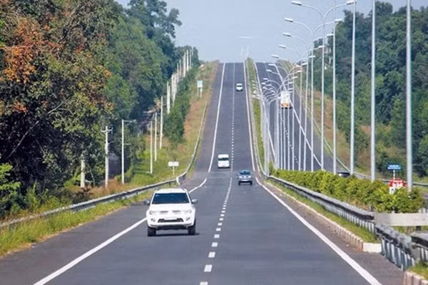 Vi vu từ Sài Gòn lên Đà Lạt chỉ còn 3 tiếng nhờ tuyến cao ốc Dầu Giây - Liên Khương ảnh 1