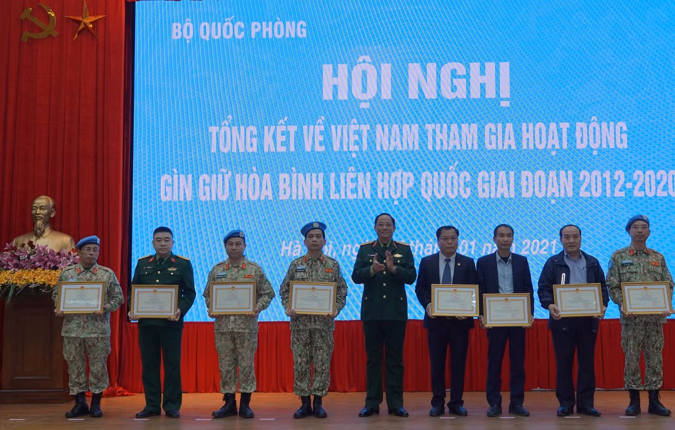 Thượng tướng Nguyễn Chí Vịnh: Hình thành ‘quyền lực mềm’ để bảo vệ Tổ quốc ảnh 5