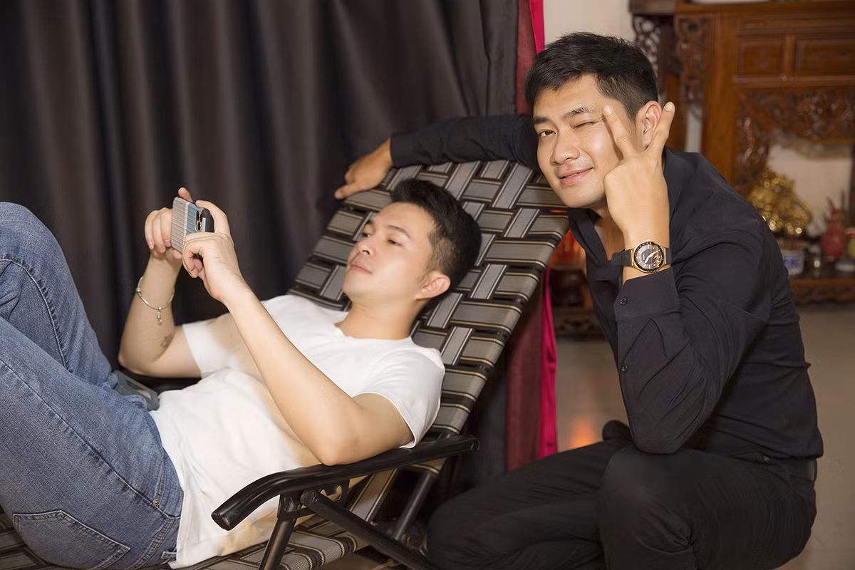 Sân khấu của NSND Hồng Vân sáng đèn lại sau dịch, nhiều nghệ sĩ đến ủng hộ ảnh 2