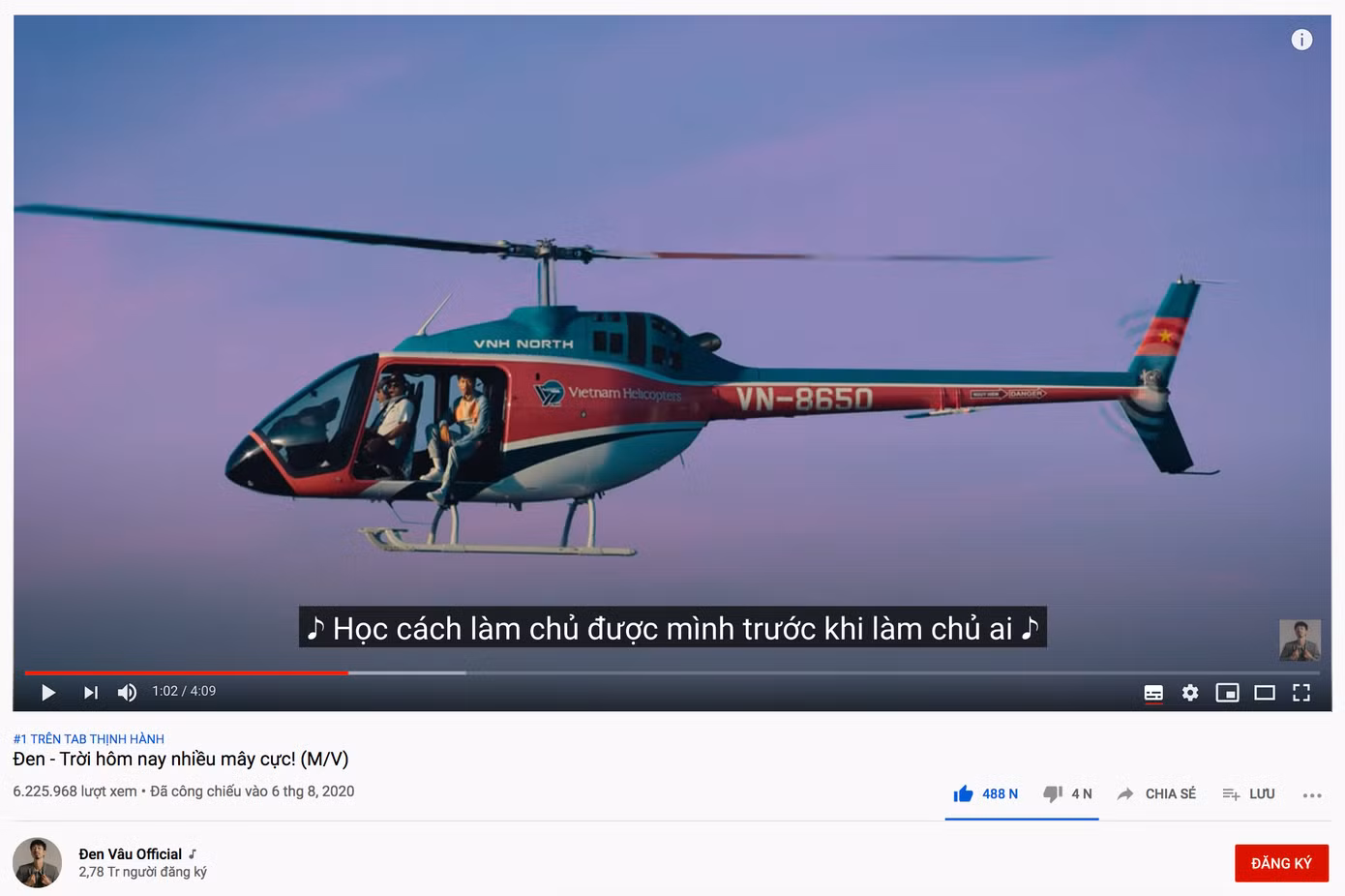 Nhờ “tiên tri” đúng đề Văn, MV mới của Đen Vâu leo thẳng Top 1 Trending YouTube ảnh 1