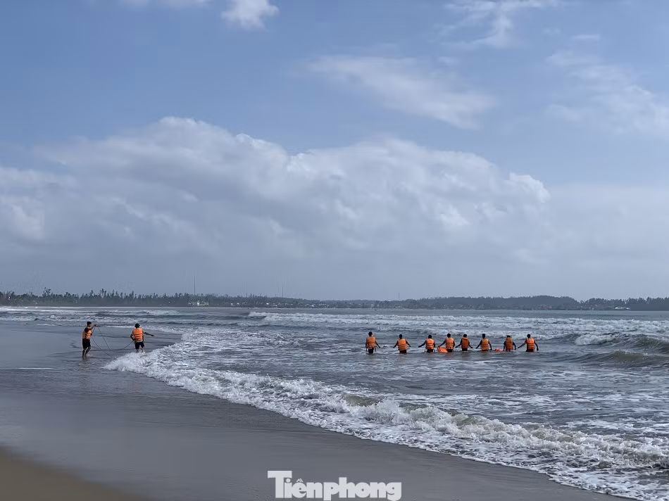 Tìm thấy thi thể bảo vệ nhà hàng quên mình cứu học sinh đuối nước ở Quảng Ngãi ảnh 1