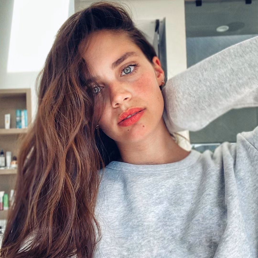 Sắc vóc đậm chất Latin nóng bỏng của mỹ nhân Sara Sampaio ảnh 9