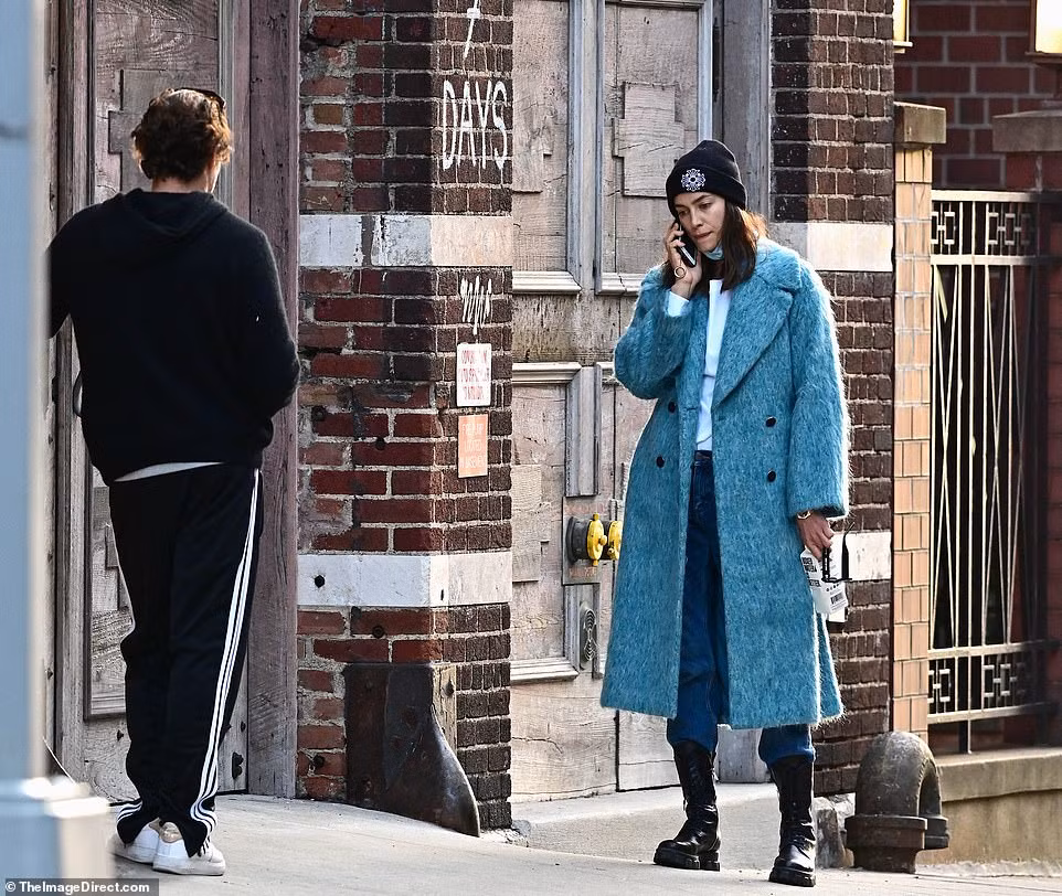 Siêu mẫu xứ bạch dương Irina Shayk nóng bỏng với nội y xuyên thấu ảnh 14