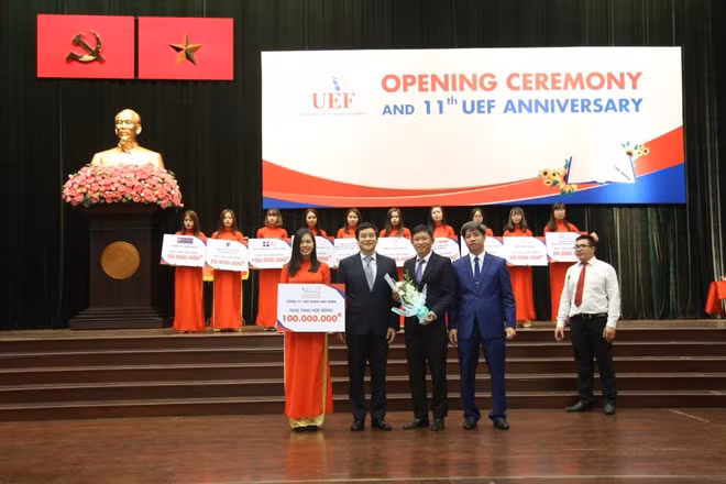 Học phí trường đại học tăng kịch trần: Trường làm gì để hỗ trợ sinh viên? ảnh 2