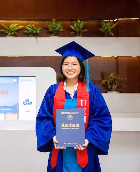 Nữ thủ khoa UEH chia sẻ kinh nghiệm kiếm việc làm khi vừa tốt nghiệp ảnh 1