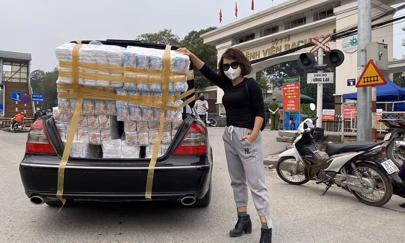 Thái Thùy Linh tiếp tục làm thiện nguyện: Kêu gọi góp khẩu trang cho y bác sĩ Đà Nẵng ảnh 9