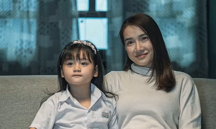Sau khi sinh con, Nhã Phương tái xuất với vai người mẹ trong phim mới “Song song” ảnh 1