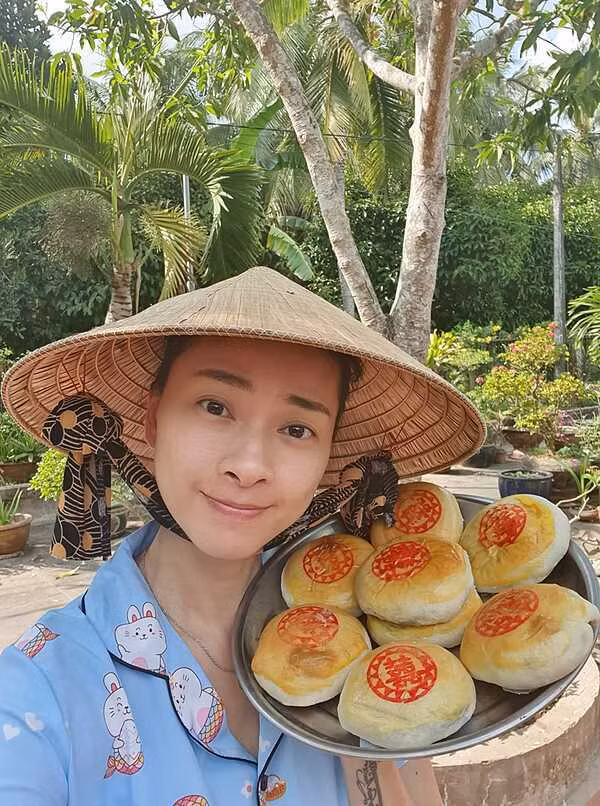 COVID-19 mà qua đi, showbiz Việt hẳn sẽ xuất hiện cực nhiều cao thủ làm bánh ảnh 6