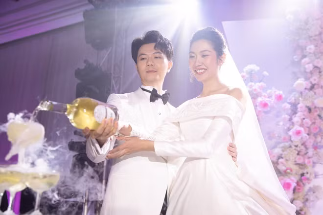 Gây sốc như Thúy Vân: Khoe tin vui đang mang bầu, ngay trong đám cưới ảnh 3