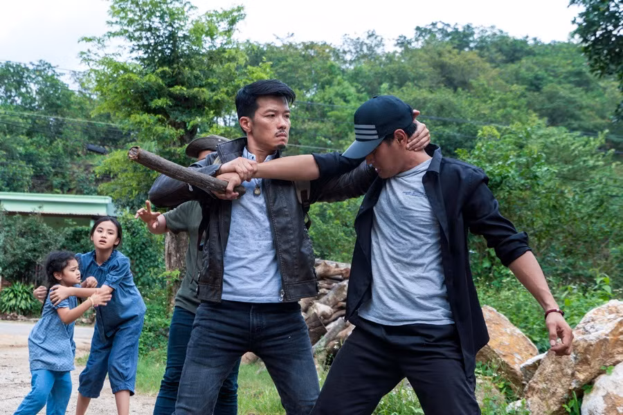 Nhà sản xuất “Đỉnh mù sương” toan tính gì khi cho phim đối đầu với bom tấn xứ Hàn? ảnh 4