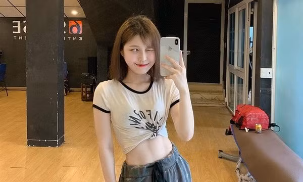 Khoe ảnh “khi xưa ta bé”, Hiền Hồ càng bị nghi ngờ phẫu thuật thẩm mỹ ảnh 5 Khoe ảnh “khi xưa ta bé”, Hiền Hồ càng bị nghi ngờ phẫu thuật thẩm mỹ ảnh 5