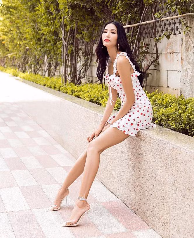 Muốn cao thêm chục cm trong nháy mắt, hãy sắm ngay đôi sandal “tàng hình” này ảnh 11
