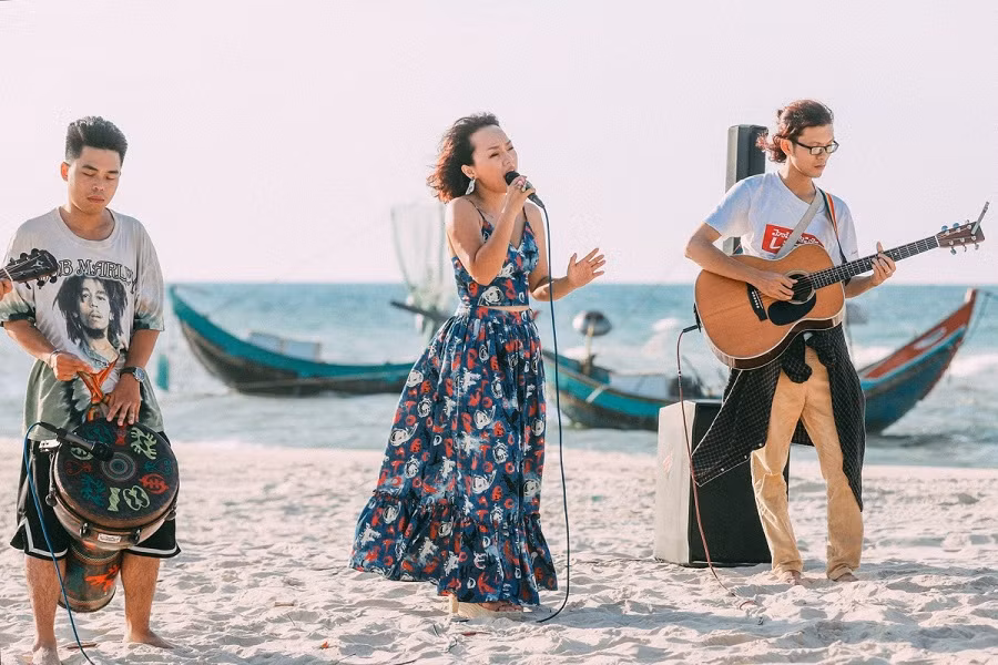 Thái Thùy Linh tiếp tục làm thiện nguyện: Kêu gọi góp khẩu trang cho y bác sĩ Đà Nẵng ảnh 8