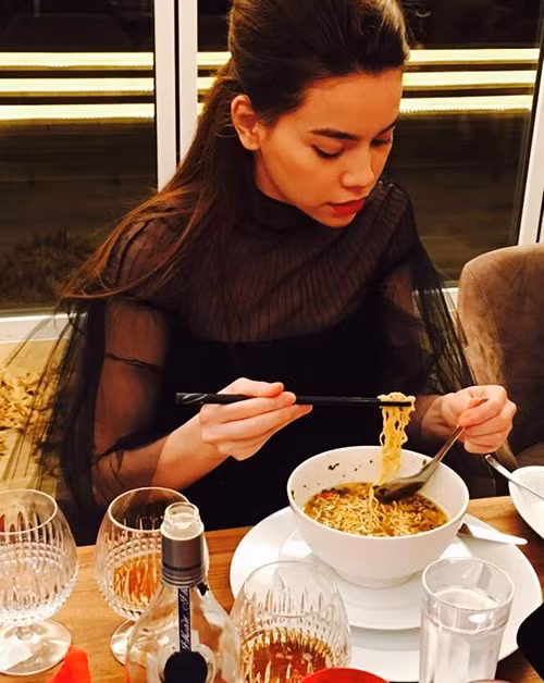 Ở nhà biệt thự, kiếm tiền tỷ mỗi tháng nhưng nhiều sao Việt ăn uống cực đơn giản ảnh 7