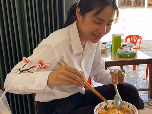 Thủy Tiên đáp trả ra sao khi bị bảo làm từ thiện chỉ để đánh bóng tên tuổi? ảnh 2