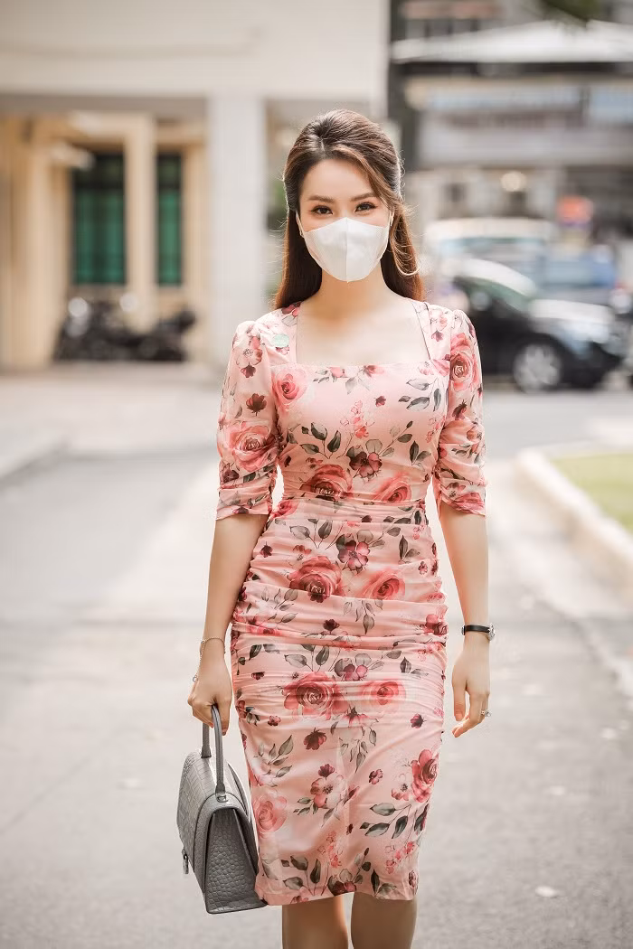Á hậu Thụy Vân không quên đeo khẩu trang khi làm đại sứ phòng bệnh lao ảnh 2