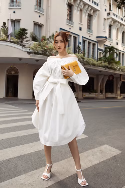 Đỗ Mỹ Linh, Tiểu Vy, Châu Bùi, Tú Hảo đua nhau khoe dáng với “It Bag” ảnh 4