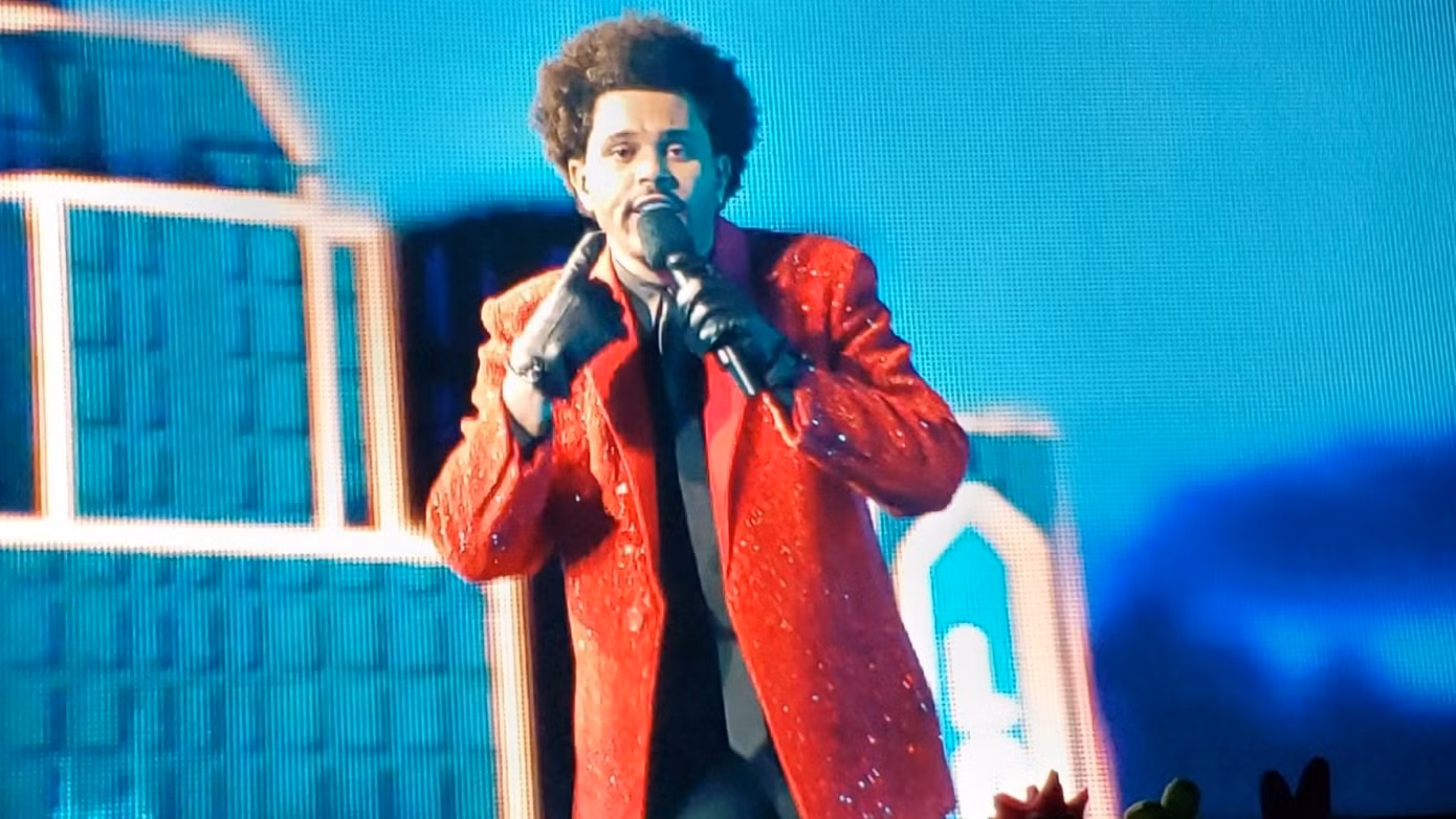 Quá “nhọ” cho The Weeknd: Chi 7 triệu đô diễn Super Bowl Halftime Show 2021 nhưng fan lại gọi tên Bruno Mars ảnh 2