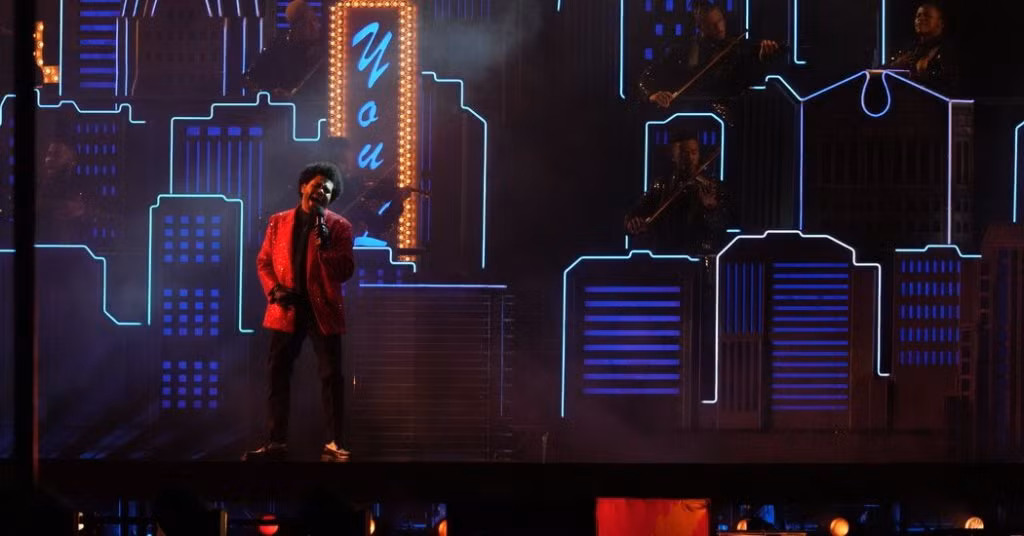 Quá “nhọ” cho The Weeknd: Chi 7 triệu đô diễn Super Bowl Halftime Show 2021 nhưng fan lại gọi tên Bruno Mars ảnh 4