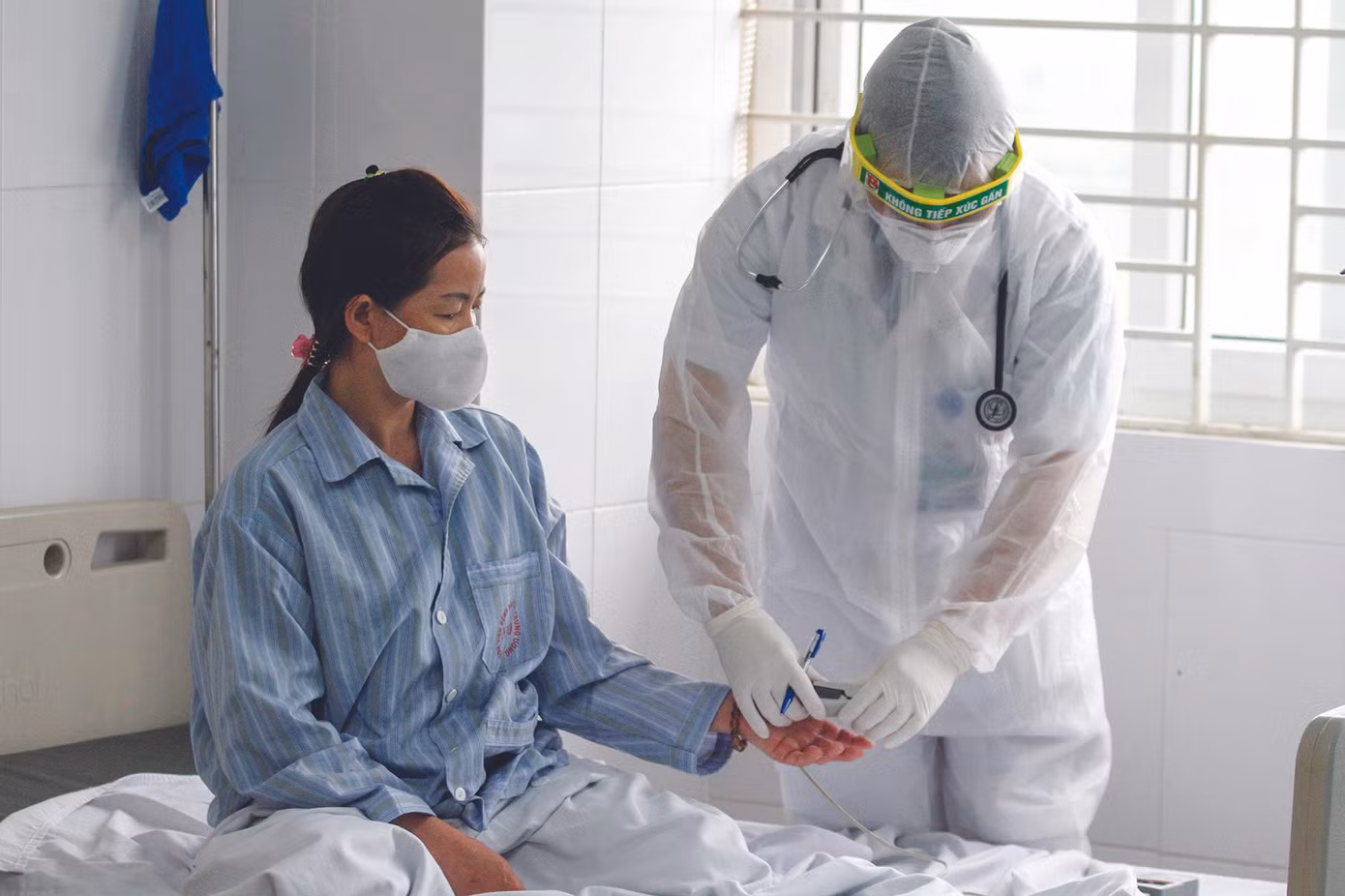 Chuyện những ngày đi qua 'áp lực âm' giữa đại dịch COVID-19 ảnh 2