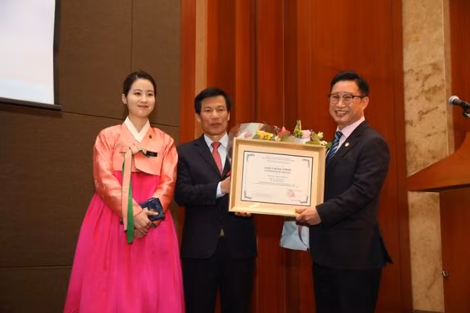 Rò rỉ ảnh lãng mạn của Hồng Diễm-Quốc Đam trong ‘Hướng dương ngược nắng’ ảnh 4