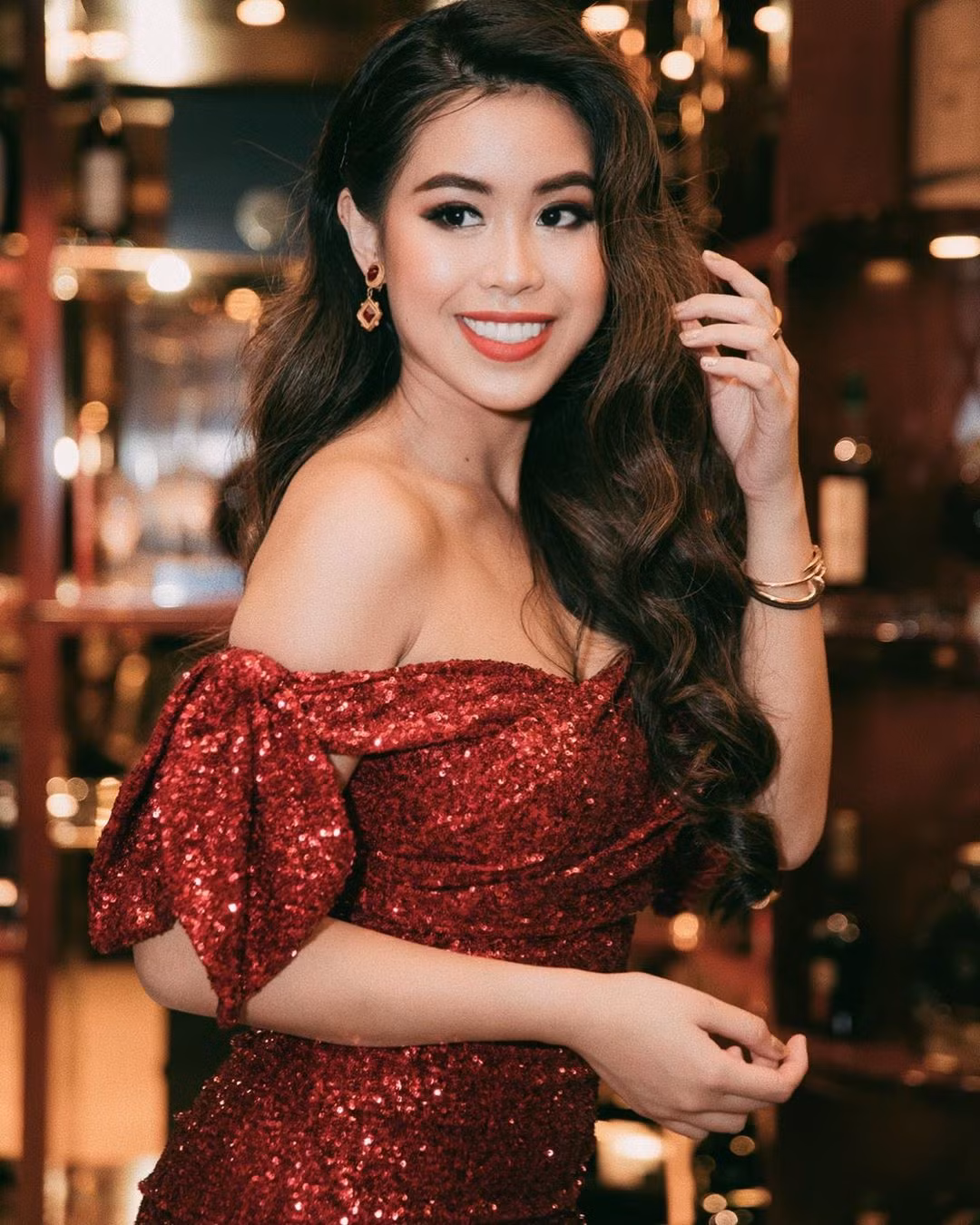 Nhan sắc ái nữ của Johnathan Hạnh Nguyễn, được về VN bằng chuyên cơ riêng ảnh 5