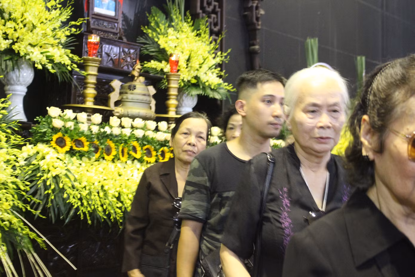 Gia đình, đồng nghiệp tiễn biệt NSƯT Hoàng Yến ảnh 12