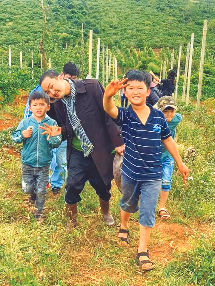 Chàng trai mắc ung thư và giấc mơ Cầu Vồng cho trẻ em nghèo ảnh 2