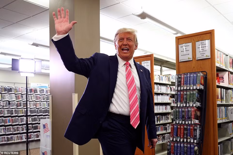 Rộ tin đồn Nhà Trắng dùng người đóng thế Đệ nhất phu nhân Melania ảnh 5