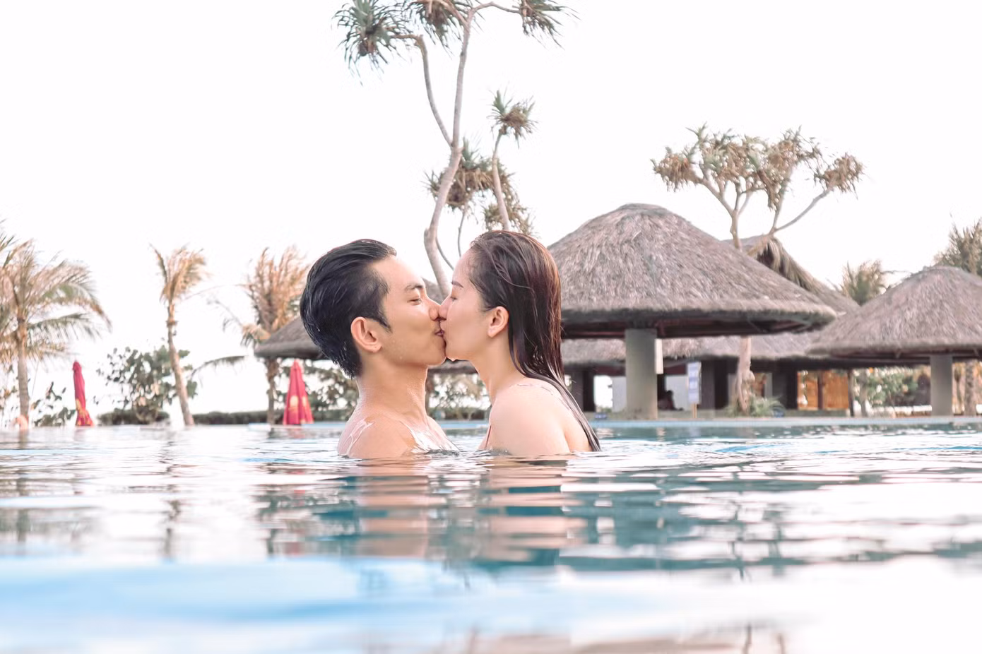 Cô gái có cặp lông mày 'siêu khổng lồ' nhất mạng xã hội và gương mặt thật gây bất ngờ ảnh 14